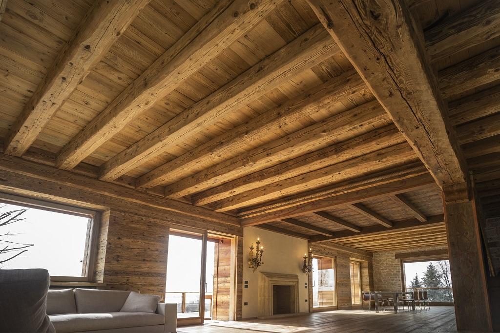 Travi in legno antico per tetti e solai