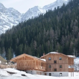 0-ANTICA-EDILIZIA-Solaio-travi-a-vista-pavimento-rivestimento-legno-antico-di-recupero-1