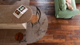 00-ANTICA-EDILIZIA-Solaio-travi-a-vista-pavimento-rivestimento-legno-antico-di-recupero-larice 1