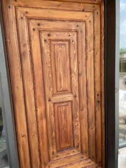 01-ANTICA-EDILIZIA-abitazione-porta-di-ingresso-serramenti-legno-antico-di-recupero