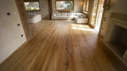 03-ANTICA-EDILIZIA-abitazione-sala-pavimento-legno-antico-di-recupero-rovere-2