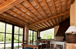 05-ANTICA-EDILIZIA-Solaio-travi-a-vista-pavimento-rivestimento-legno-antico-di-recupero