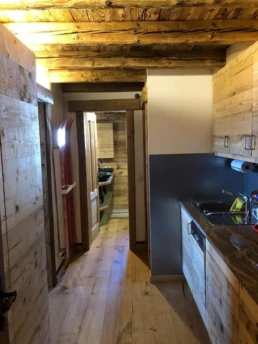 08-ANTICA-EDILIZIA-AUSTRIA-ABITAZIONE-PAVIMENTI-TRAVI-LEGNO-ANTICO-DI-RECUPERO