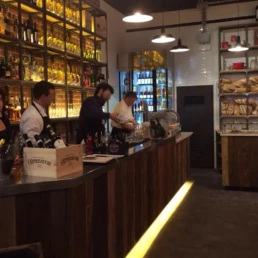 1-ANTICA-EDILIZIA-BAR-BIBIONE-RIVESTIMENTO-ROVERE-ANTICO-DI-RECUPERO-2