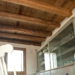 13-ANTICA-EDILIZIA-Solaio-travi-a-vista-pavimento-rivestimento-legno-antico-di-recupero-1