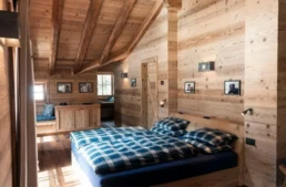 17-ANTICA-EDILIZIA-Solaio-travi-a-vista-pavimento-rivestimento-legno-antico-di-recupero
