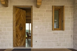 18-ANTICA-EDILIZIA-abitazione-porta-ingresso-serramenti-legno-antico-di-recupero-abete (1)