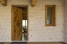18-ANTICA-EDILIZIA-abitazione-porta-ingresso-serramenti-legno-antico-di-recupero-abete