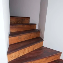 2-ANTICA-EDILIZIA-Solaio-travi-a-vista-pavimento-rivestimento-legno-antico-di-recupero-larice