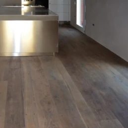 2-antica-edilizia-pavimento-Rovere-I-patina-effetto-grezzo-4