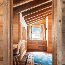 23-ANTICA-EDILIZIA-Solaio-travi-a-vista-pavimento-rivestimento-legno-antico-di-recupero-1