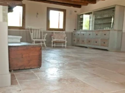 33-ANTICA-EDILIZIA-Solaio-travi-a-vista-pavimento-rivestimento-legno-antico-di-recupero-1