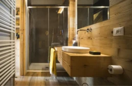 42-ANTICA-EDILIZIA-abitazione-bagno-pavimento-legno-antico-di-recupero-abete
