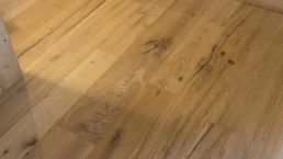 47-ANTICA-EDILIZIA-abitazione-camera-dettaglio-pavimento-legno-antico-di-recupero-abete