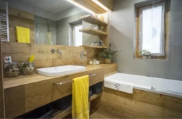 51-ANTICA-EDILIZIA-abitazione-bagno-pavimento-legno-antico-di-recupero-abete