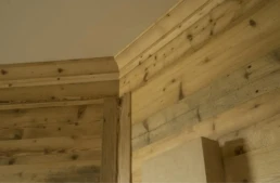 56-ANTICA-EDILIZIA-abitazione-camera-rivestimento-solaio-travi-a-vista-pavimento-letto-matrimoniale-legno-anti