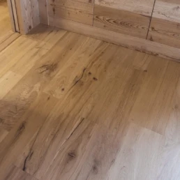 antica-edilizia-pavimento-Rovere-II-patina-verniciato-effetto-grezzo-b